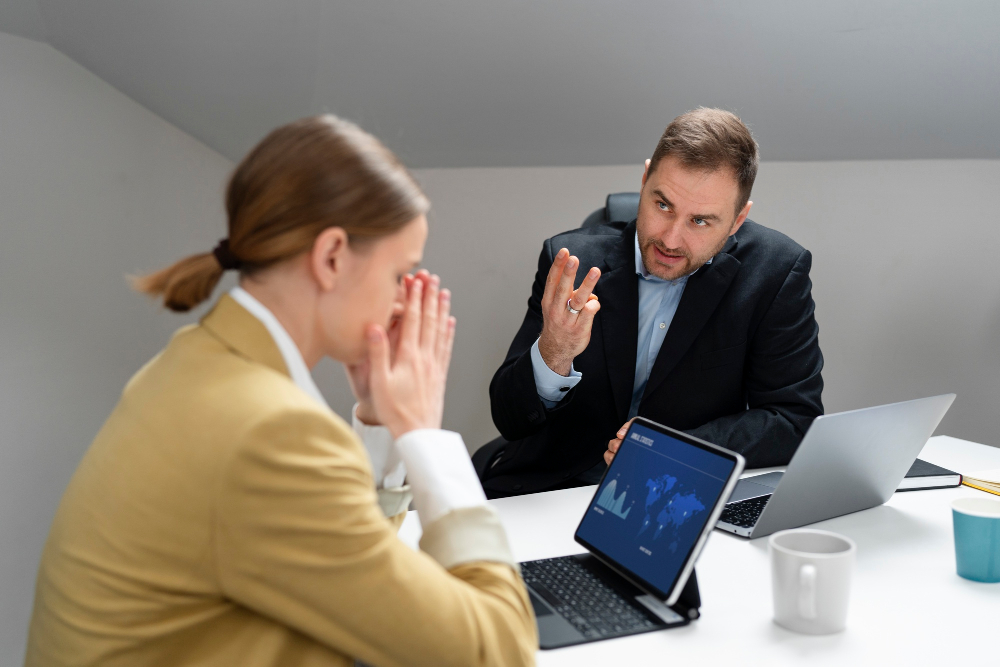 Crisis Communication Handling for Online Incidents